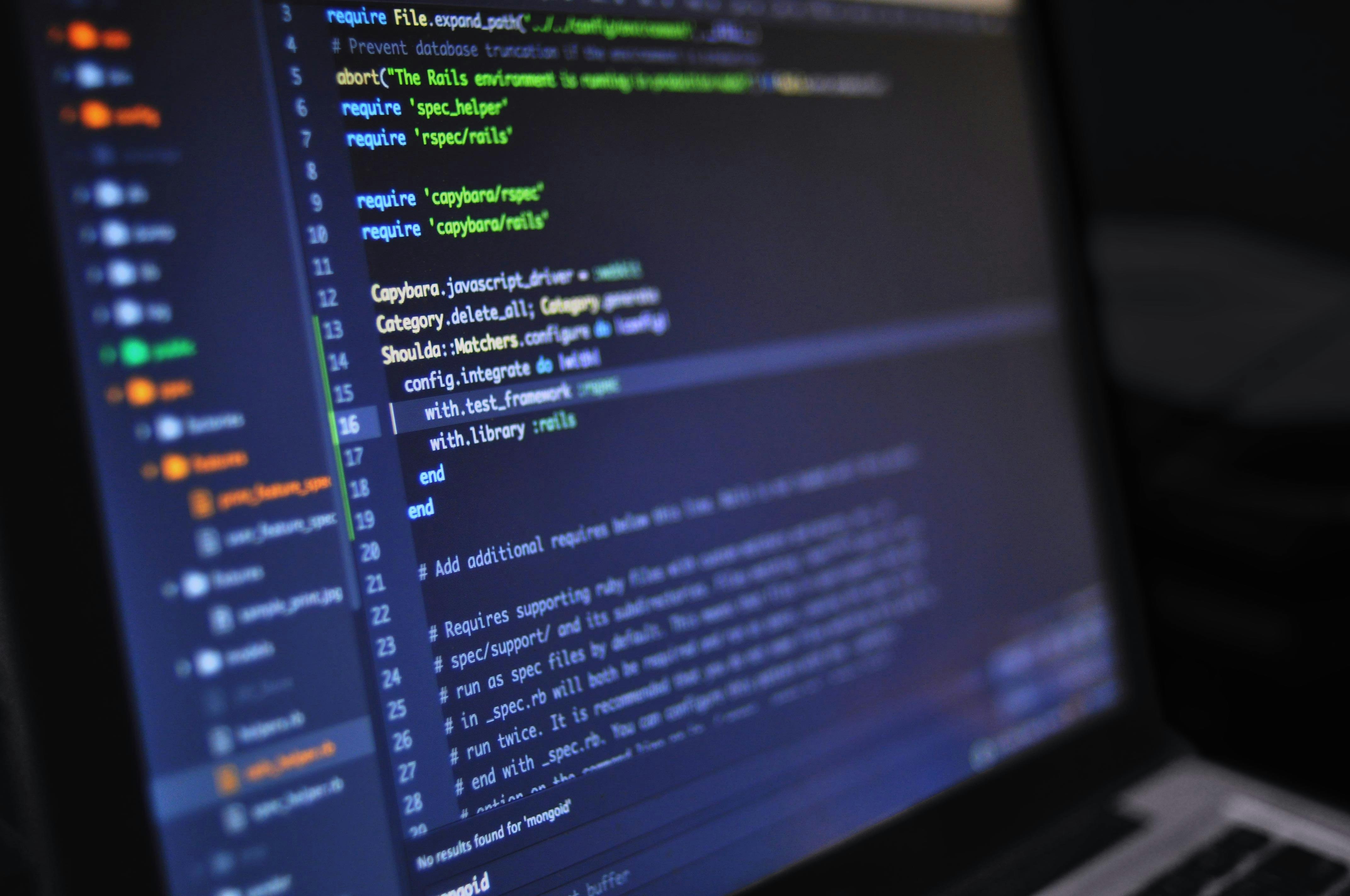 Laptop mit Code